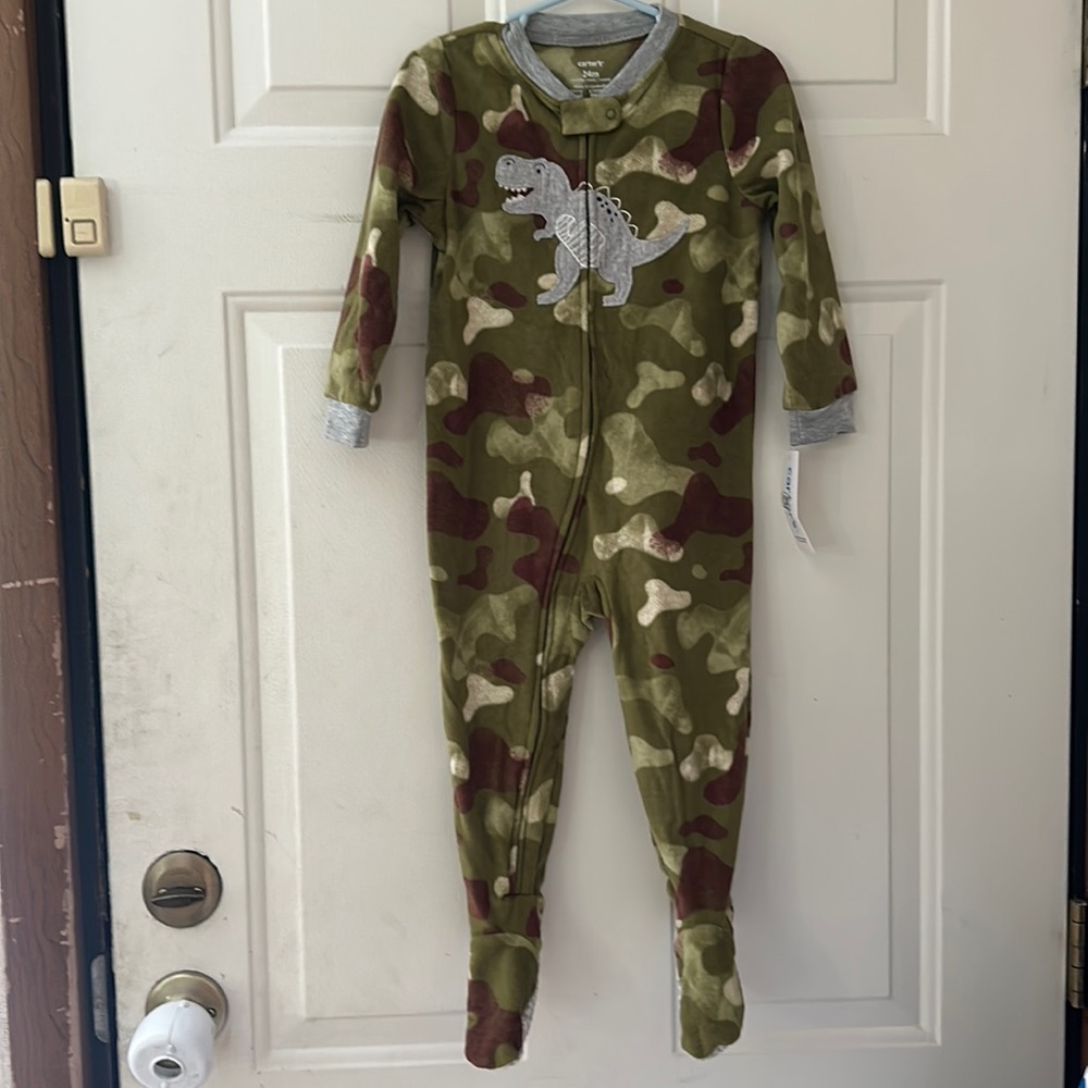 CARTER’S DINOSAUR CAMO FLEECE FEETIE PAJAMA: GREEN: NEW WITH TAGS: SIZE 24 MTH